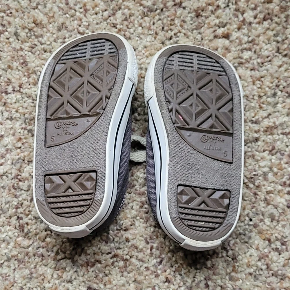 𝅺Converse All Star gray/ green sneakers little kid size 5